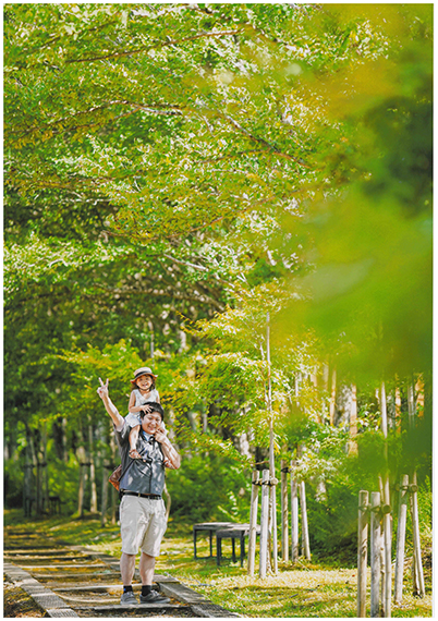 「木漏れ日の中で…」茶谷美香